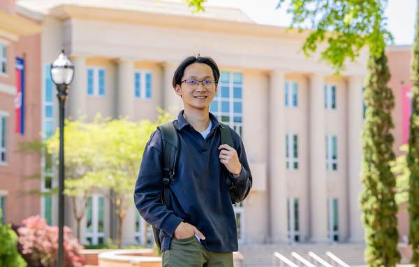 保罗阮, an 工程 和 音乐 student at the 十大彩票网投平台, earned a 2024 戈德华特 学者hip based on his undergraduate research in protein 生物物理学.
